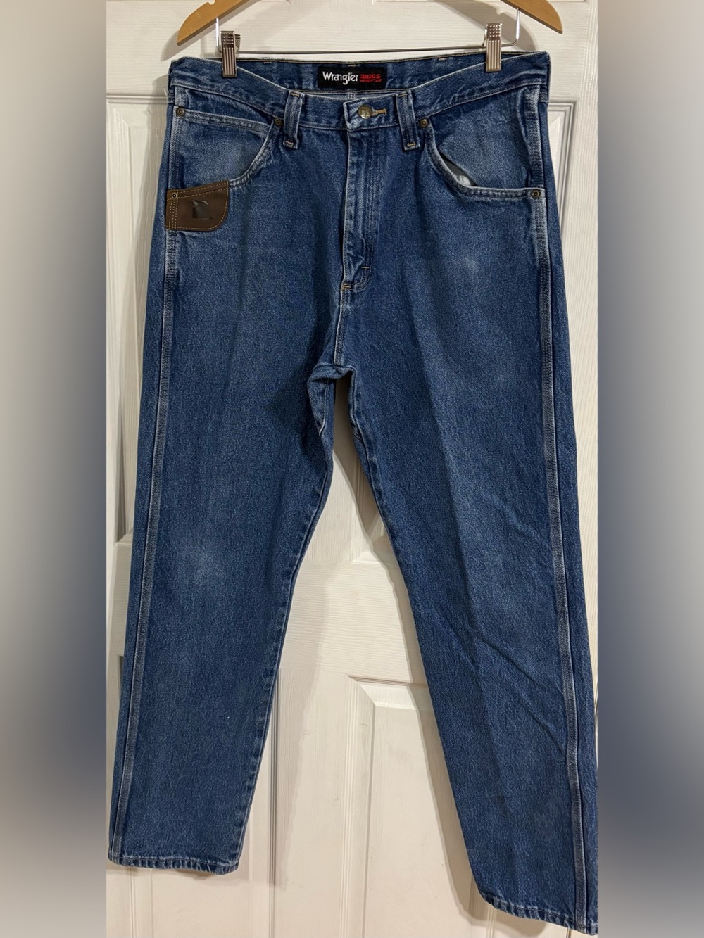 Men’s Wrangler® RIGGS Workwear Jeans in medium-wash blue Size 36x34
